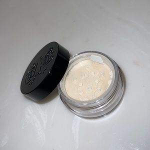🆕 Kat Von D Lock-it Setting Powder Sample - Translucent